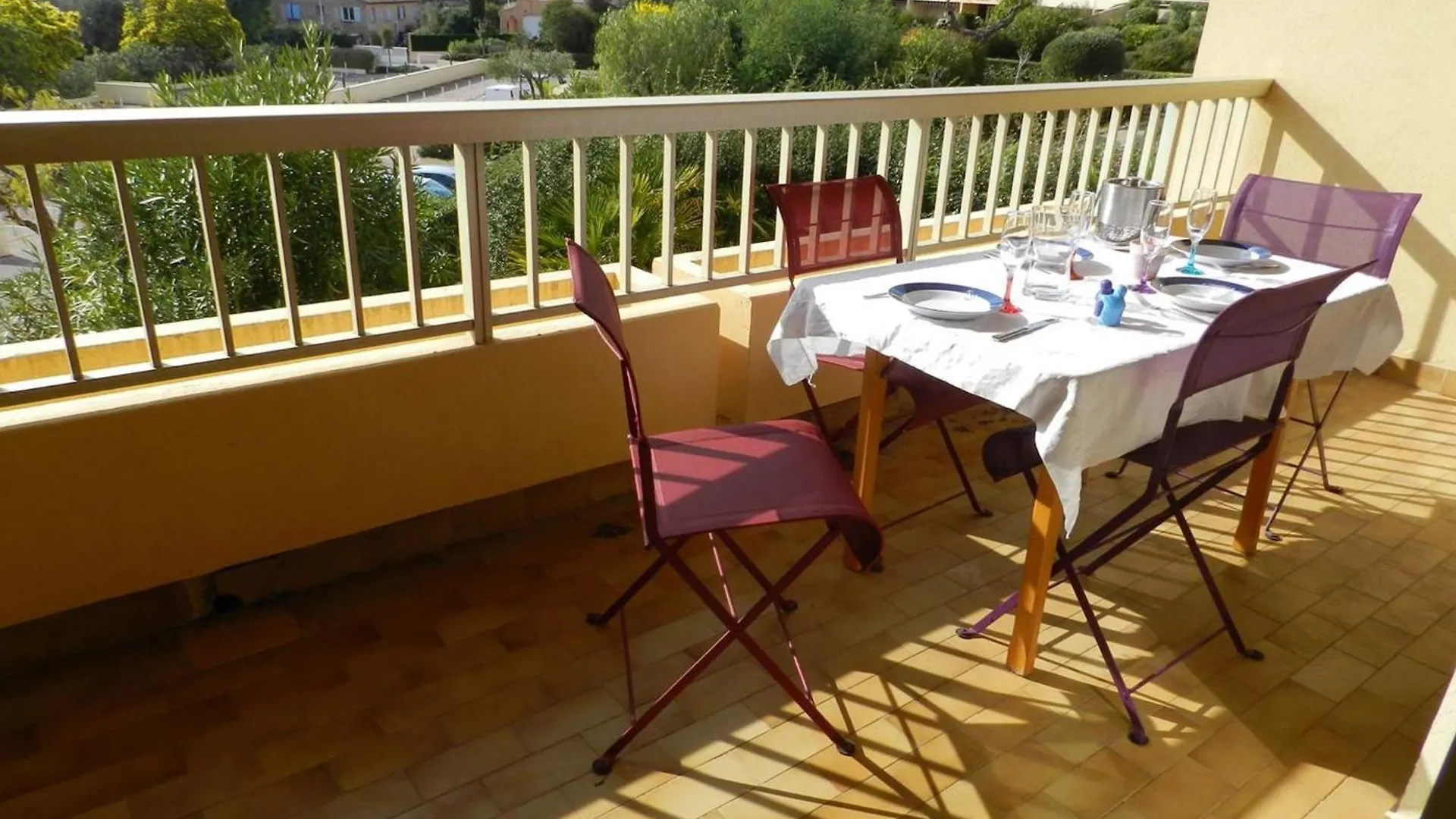 Charmant Appart T2 Avec Terrasse, Proche Plage Et Commerces, Garage Prive, Bormes-Les-Mimosas - Fr-1-251-755